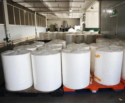 Quali sono le precauzioni per il riavvolgimento dei sacchetti di plastica?